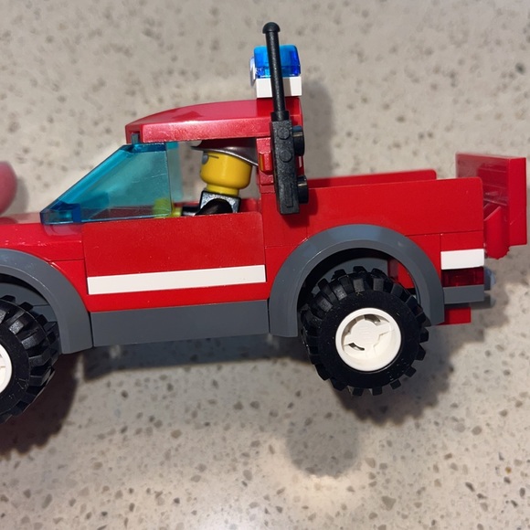 Lego City 7942 Off Road Fire Rescue - Picture 4 of 6